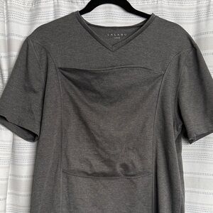 Lalabu Men's Gray V-Neck Babywearing Short Sleeve Tee